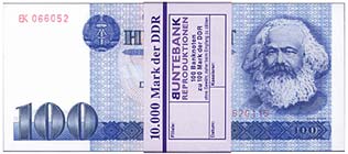 100er-Ostmark-Stapel je 100 Blatt einseitig bedruckt